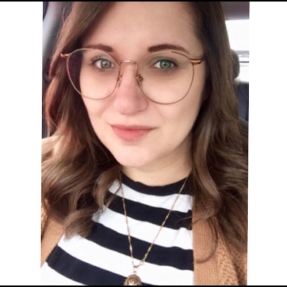 Meet your Posher, Alexandra - Picture 1 of 1